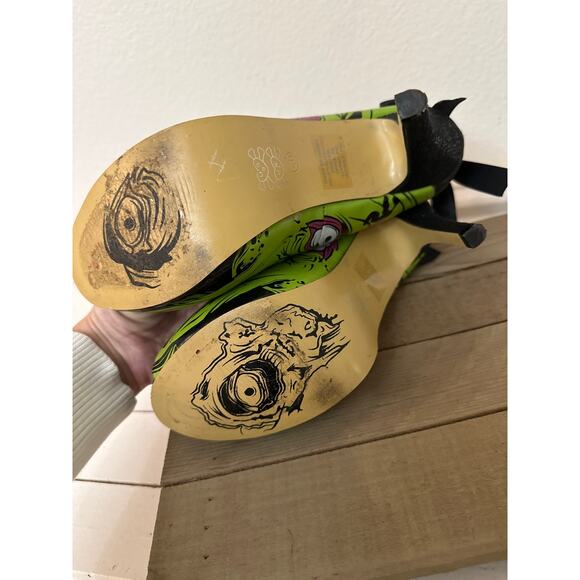 Edgy Green and Black Peep-Toe Heels - Picture 7 of 9